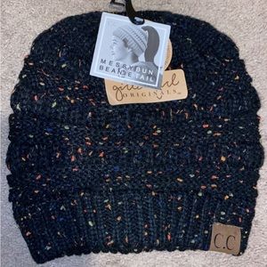 Messy bun C.C beanie